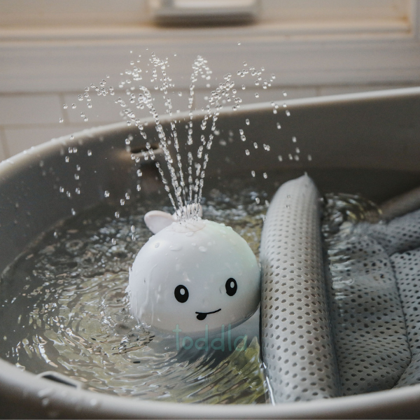 WhaleSpray Fun - Verwen uw kleintje met dit sprankelend water spuitende speeltje!